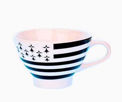 Traditionelle bretonische Bolée mit goldgelbem Cidre